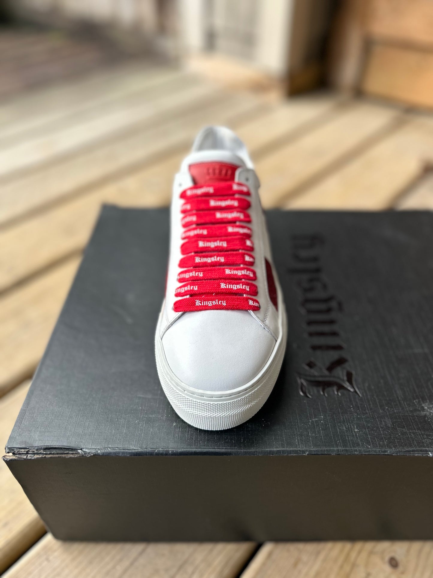 Size 40 Kingsley sparkly red Canada flag runners. New