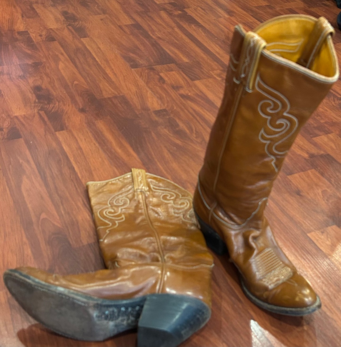 Tony Lama size 9.5B caramel cowboy boots with spur ledge  measures 17” to ground