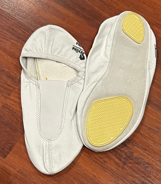 Split sole vaulting shoes white size 37