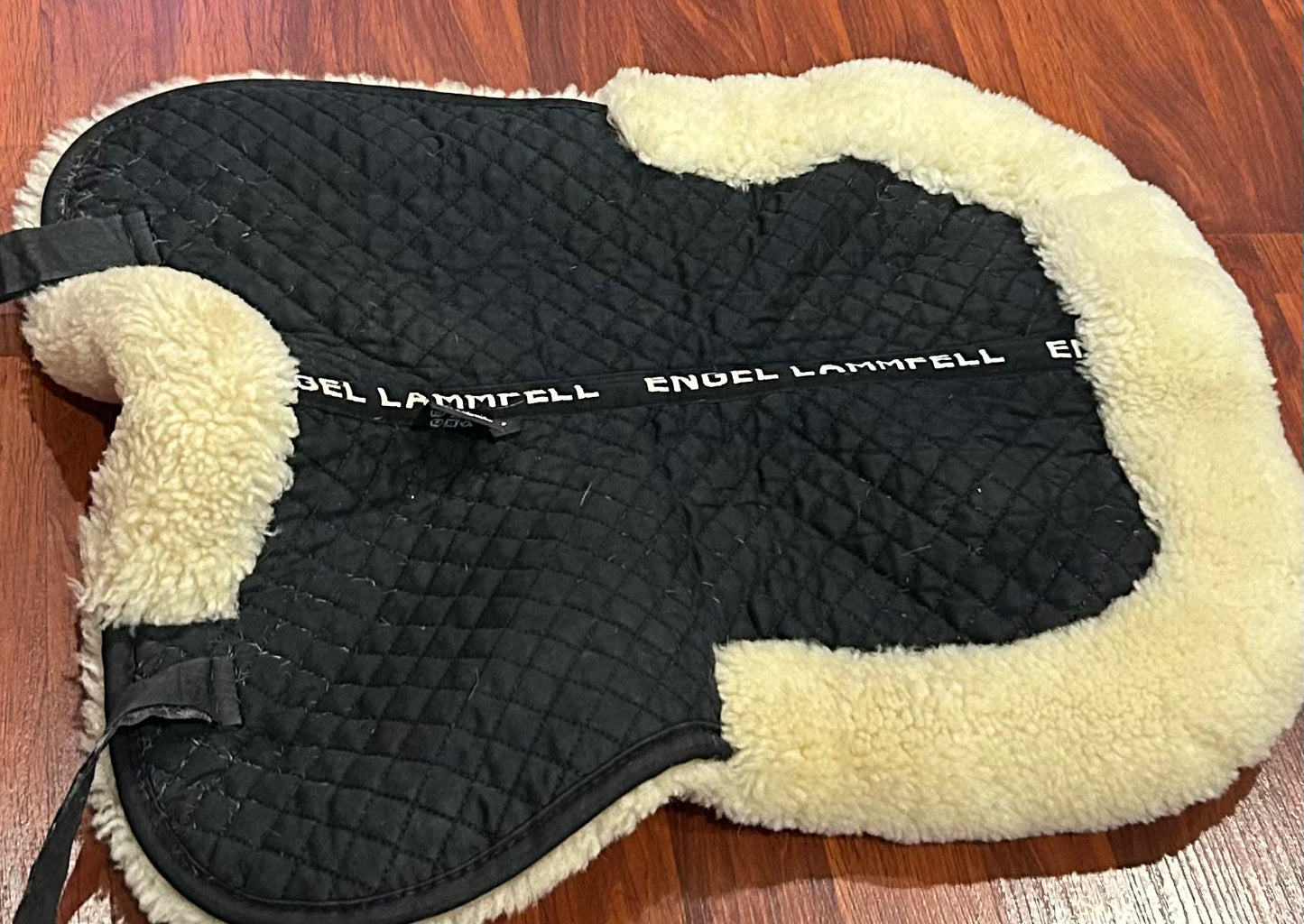 Engel lammfell sheepskin half pad. Marked large but was customized. Fits 17-17.5” saddle.