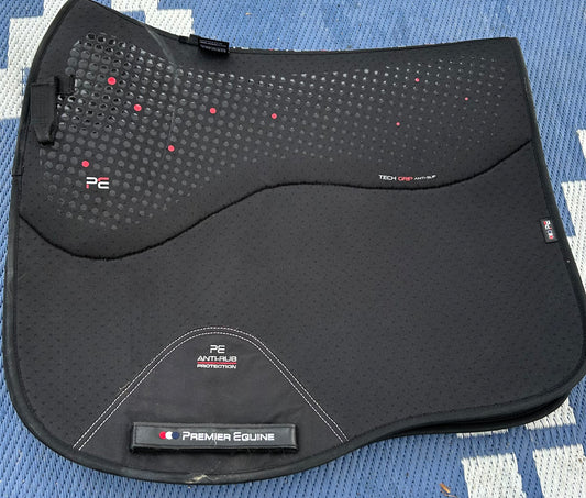 PE tech grip anti slip black dressage pad