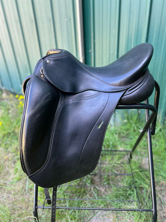 DK 17.5” Flair air panel dressage saddle. Wide tree and channel