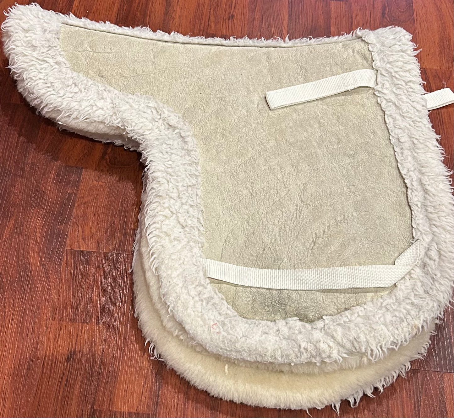 Sheepskin dressage shaped pad 17”
