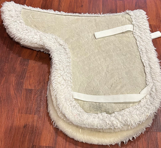 Sheepskin dressage shaped pad 17”