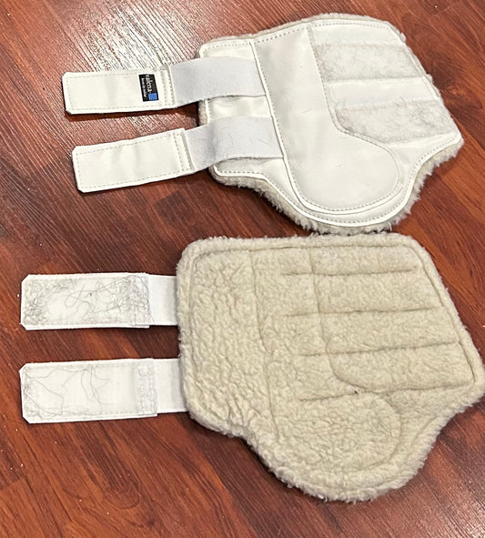 Valena medium white fleece boots