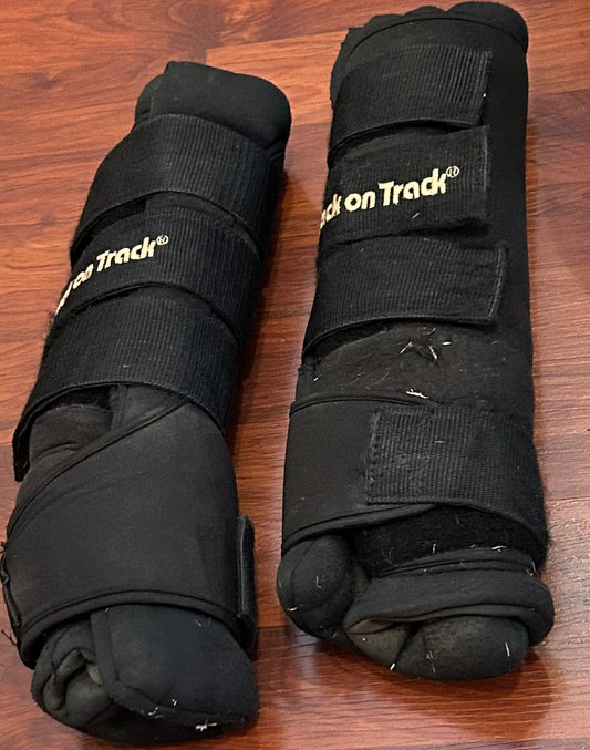 Back on track quick wraps medium. Some dirt