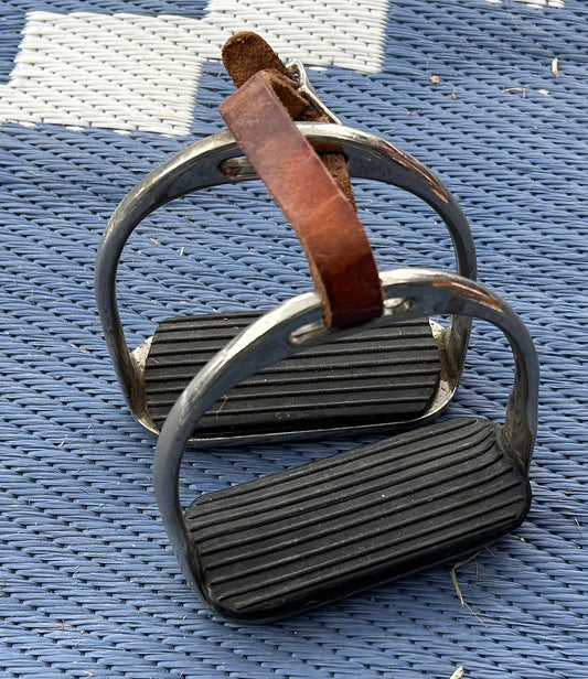 4.25” stirrup irons black tread