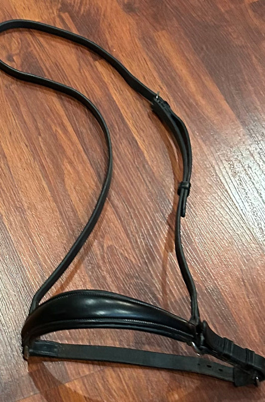 Red barn drop noseband. Black. Warmblood size