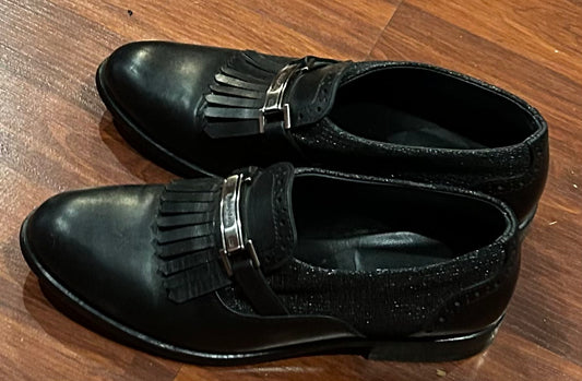 Kingsley size 39 black shoes. Used but in excellent condition