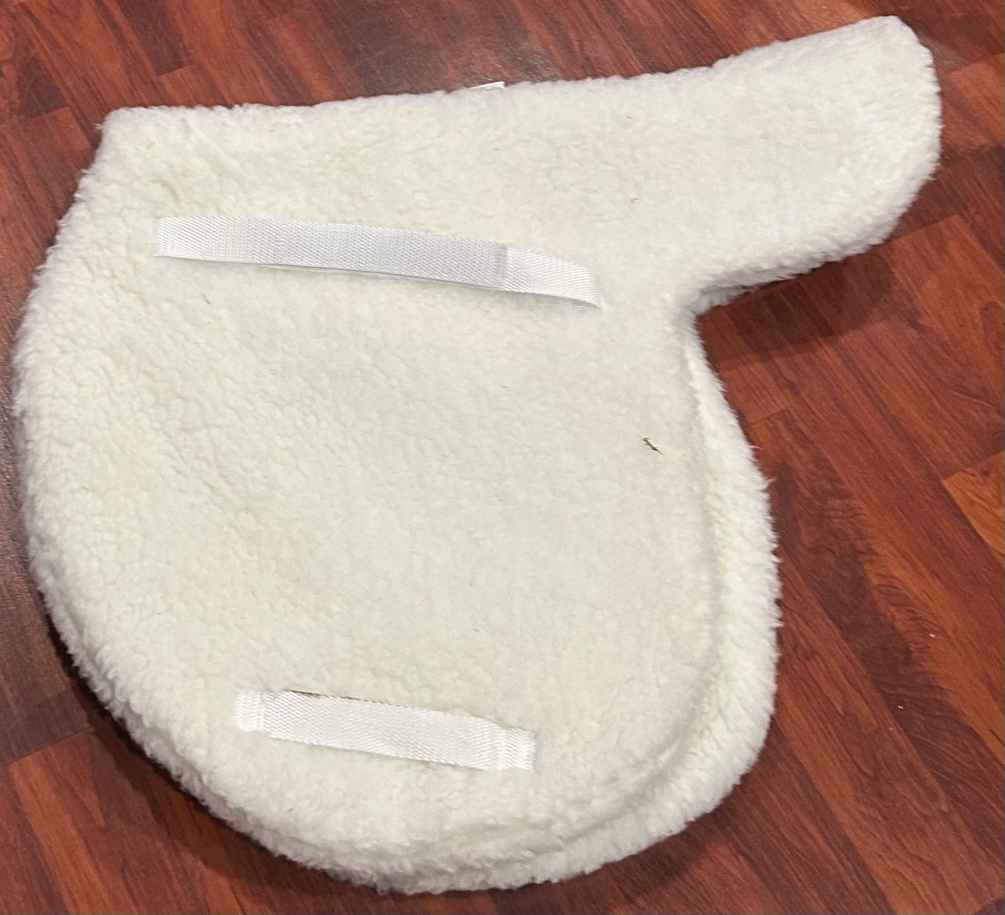 Shedrow white shaped fleece pad