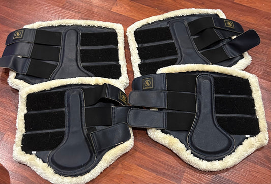 BR navy fleece boots medium and large. Set of 4. Excellent condition