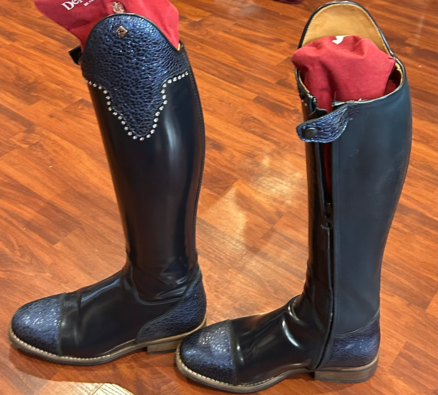 DeNiro size 39 44/32 14” calf 18.5” tall to ground. 17” tall from foot. Navy with stones and pattern accents. One stone missing.