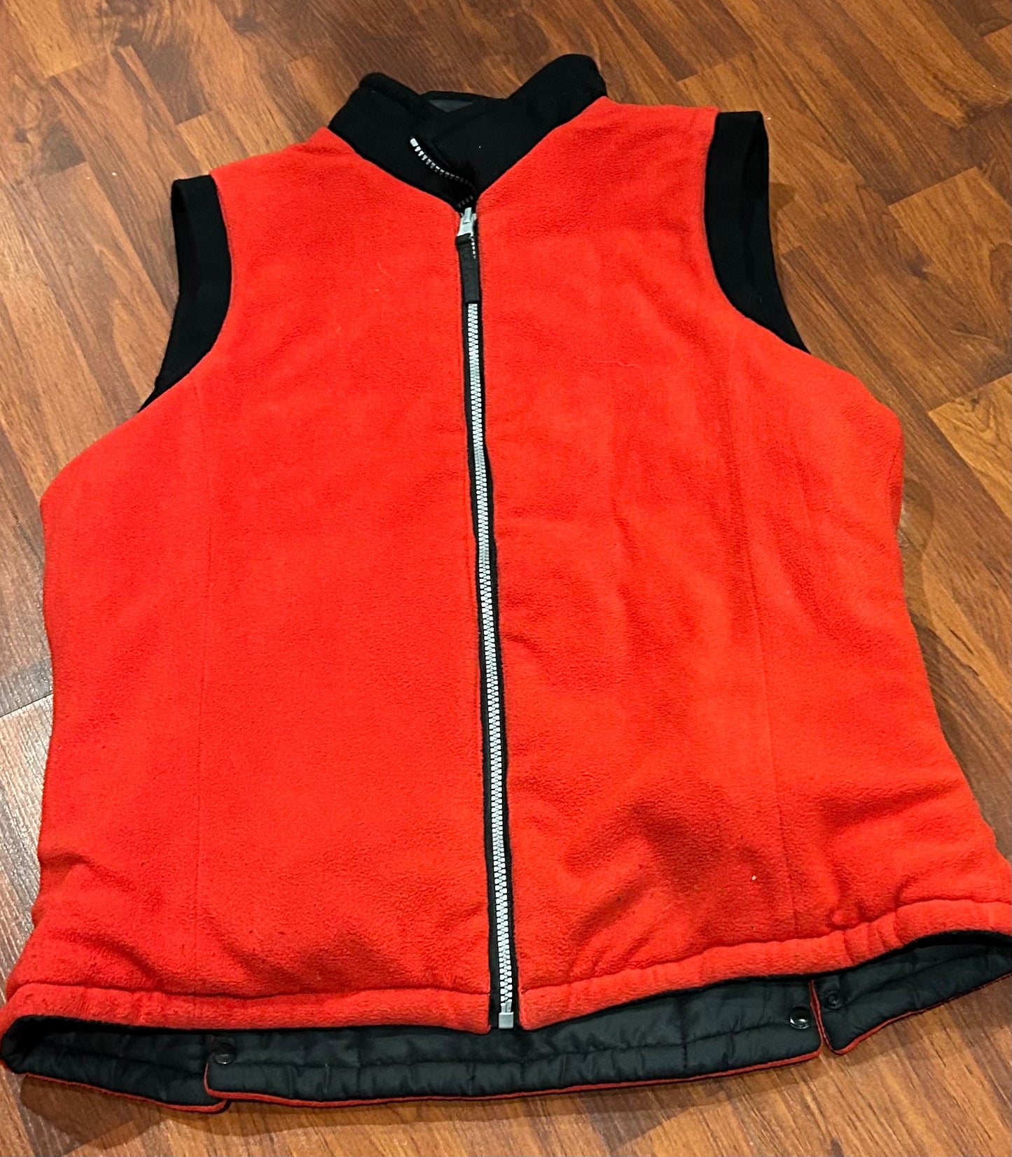HKM XL reversible vest. Black quilted and red fleece