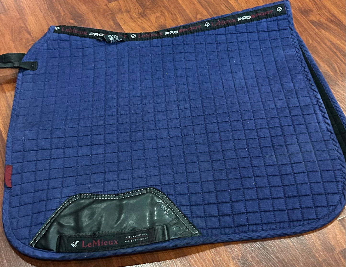 LeMiuex dressage pad large. Purple/blue