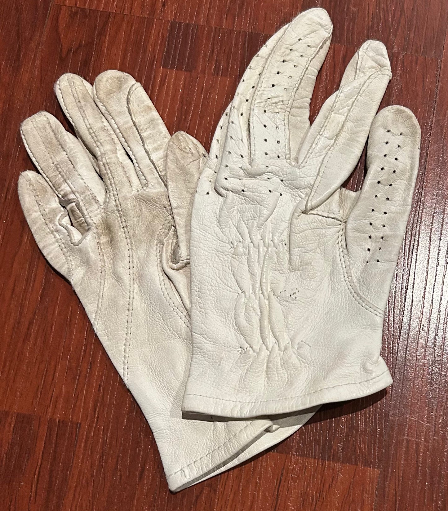 White gloves grabd prix 6.5 (fit small)