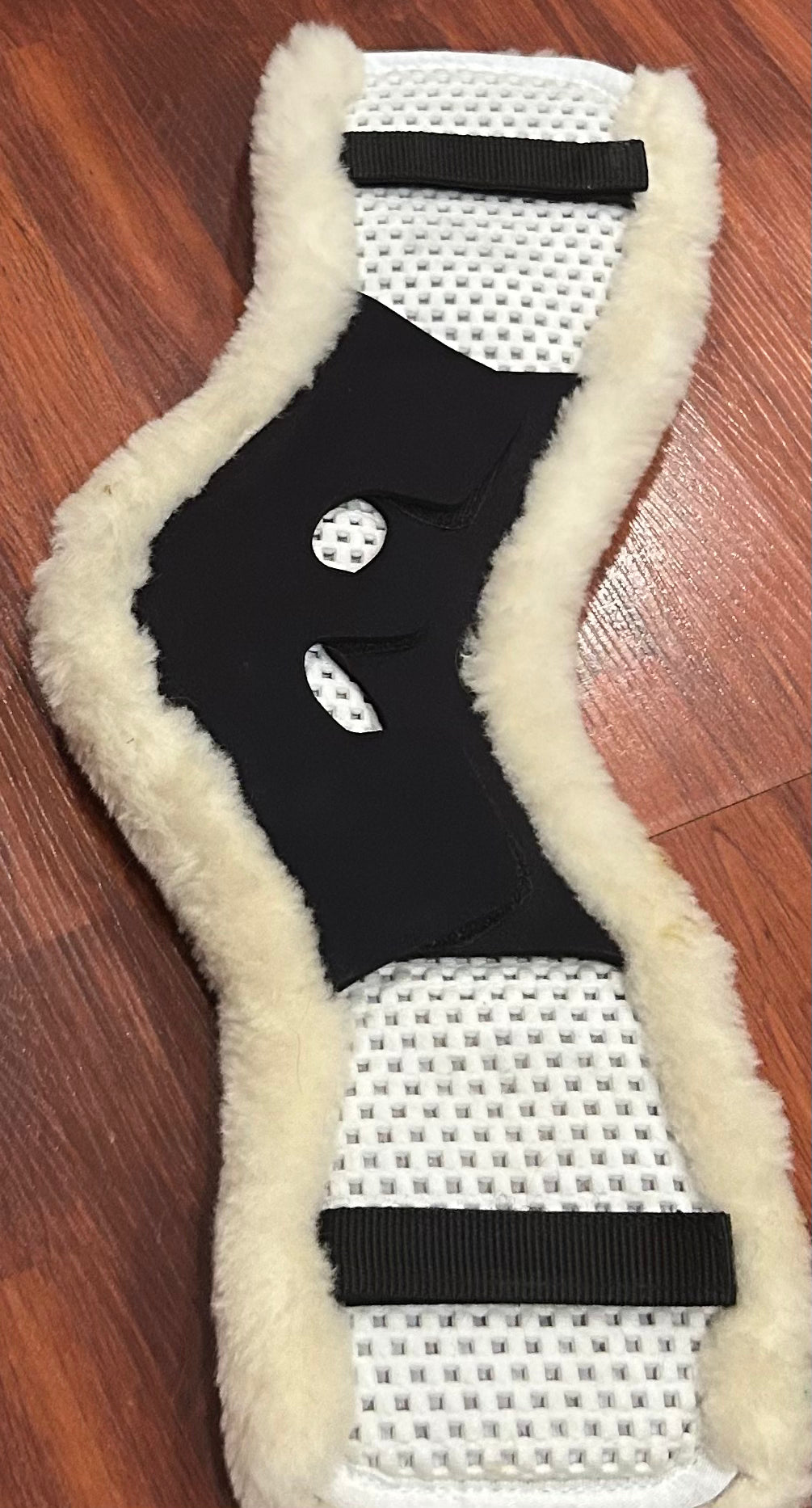 Total saddle fit 22” end to end (says XS) fleece girth cover white