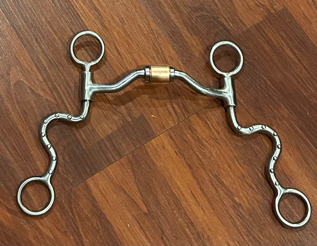 Metalab 5” futurity bit with copper roller. 6.5” shank with silver dots. Swivel cheeks. Great condition