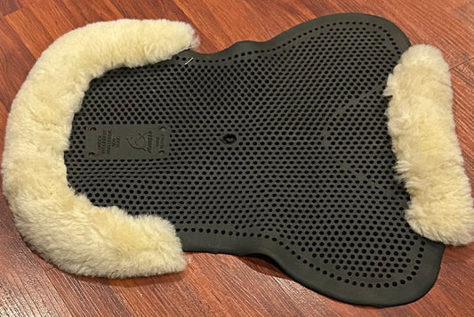 Acavallo pony size gel pad with natural sheepskin