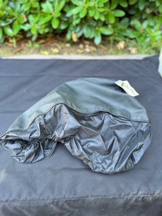 Ride on waterproof saddle cover Close Contact