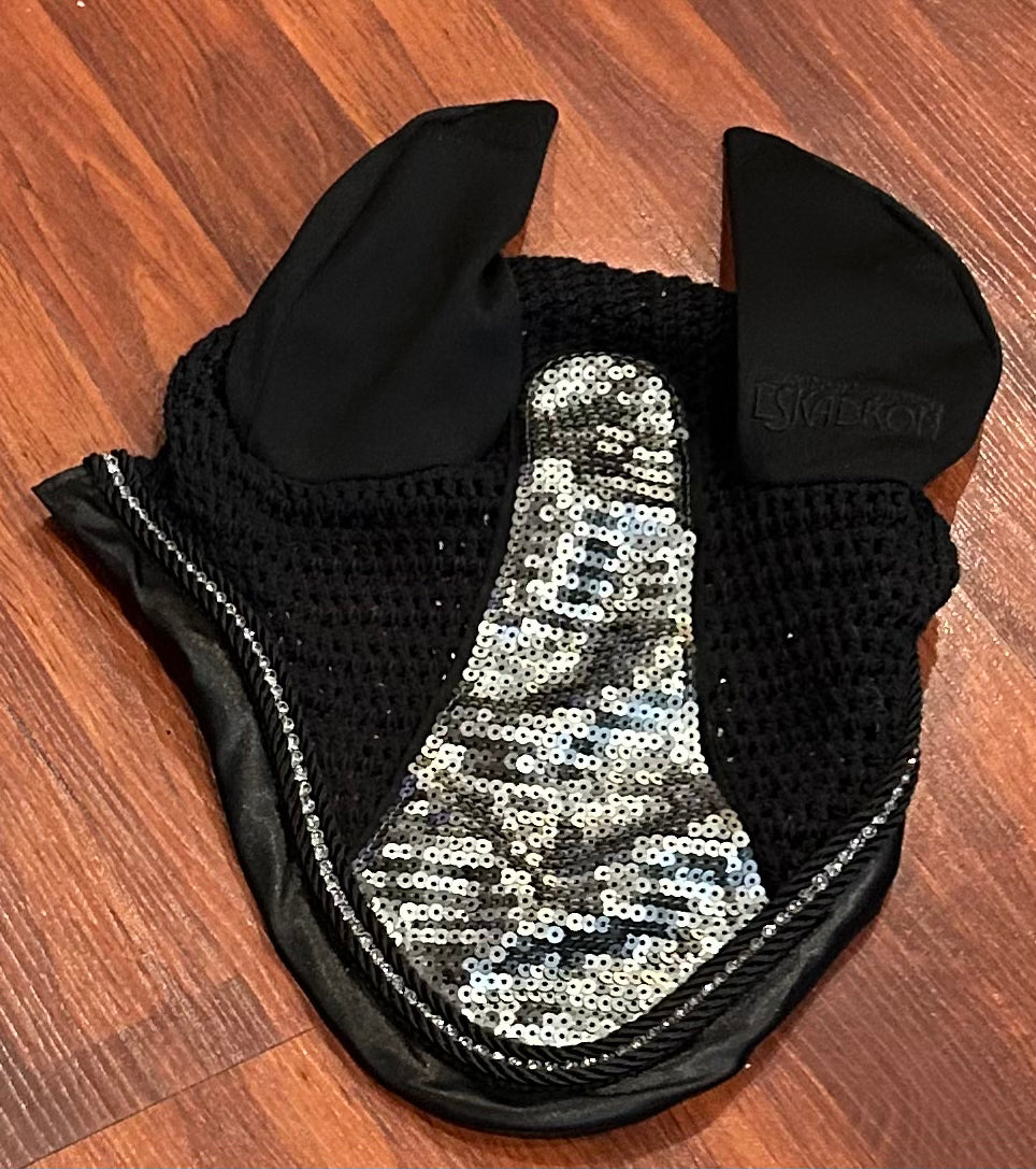 Eskadron sequin black bonnet