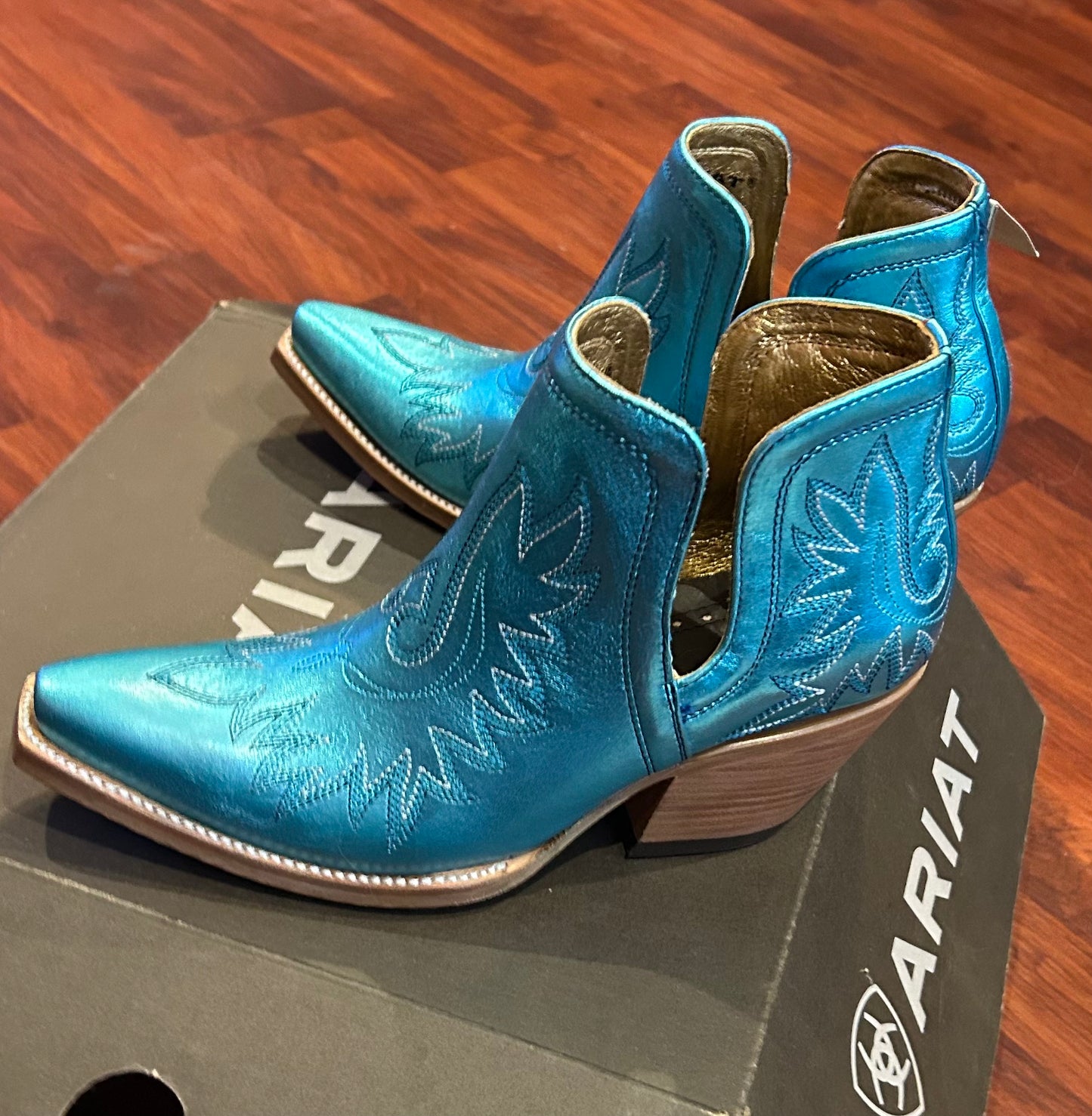 Ariat size 38.5 Dixon Electric Calypso boots  brand new
