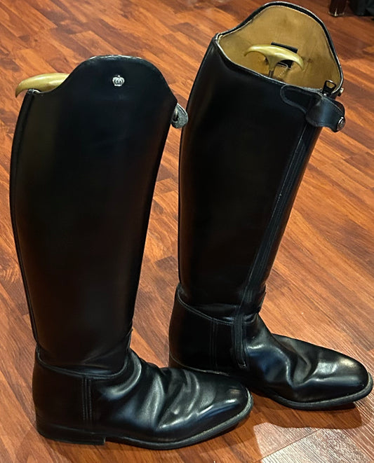 Konigs size 4.5 (us 7) 15.5” calf 18” tall to ground. Excellent condition