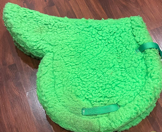 Lime green shaped fleece pad. Good for 17.5”+ saddle