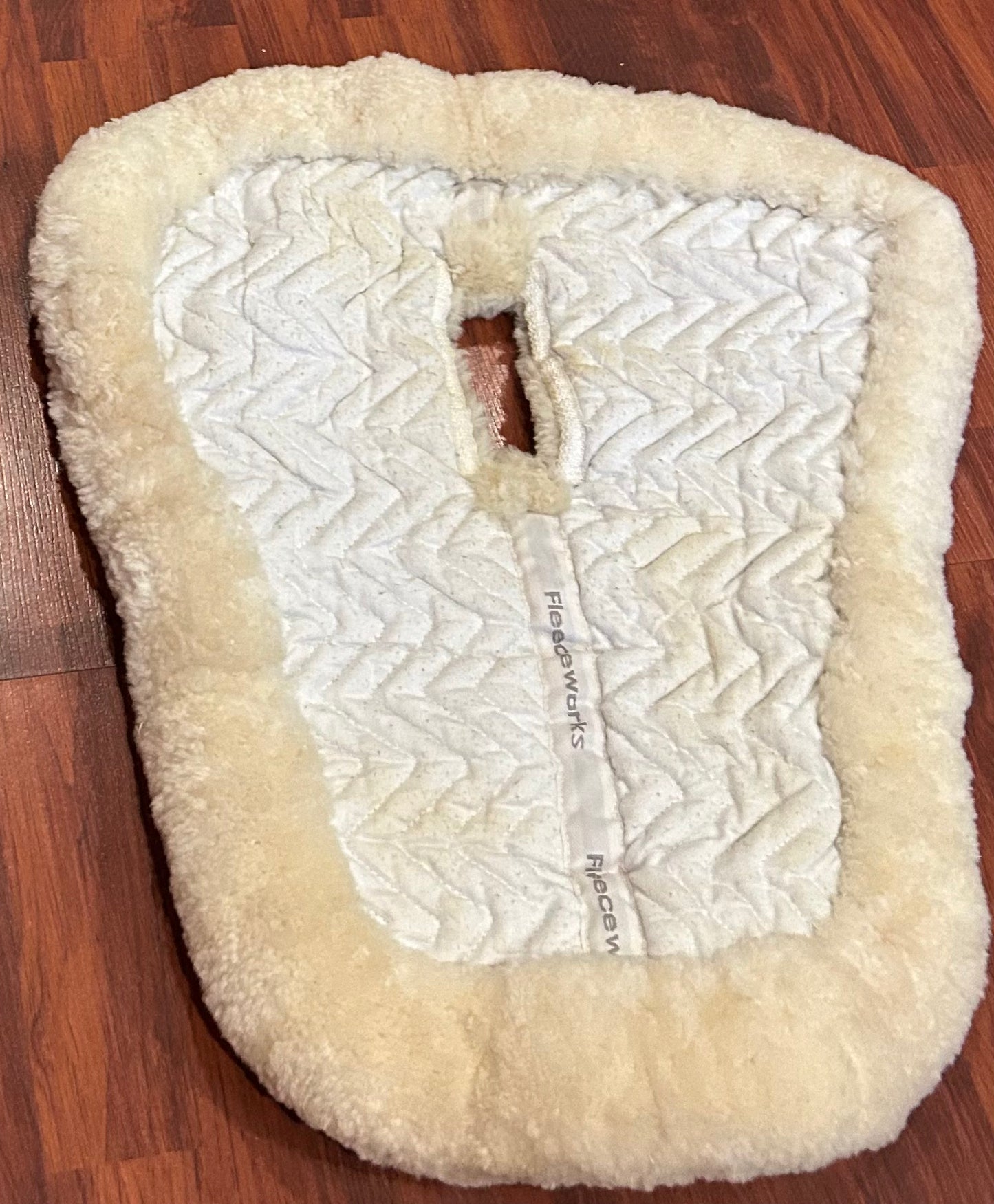 Fleeceworks sheepskin half pad 17” saddle area. Wither cut out.