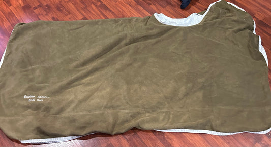 XL green fleece keyhole quarter sheet
