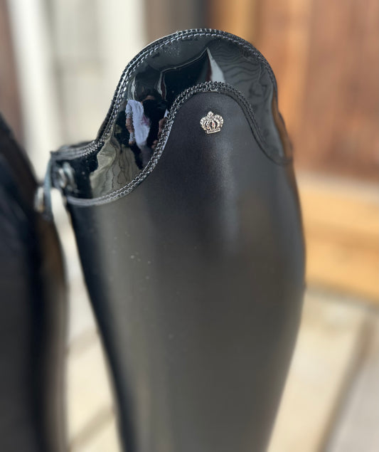 Konigs size 7 (uk 4.5) 16” calf 19.5” to ground up back. Not broken in. Basically new!