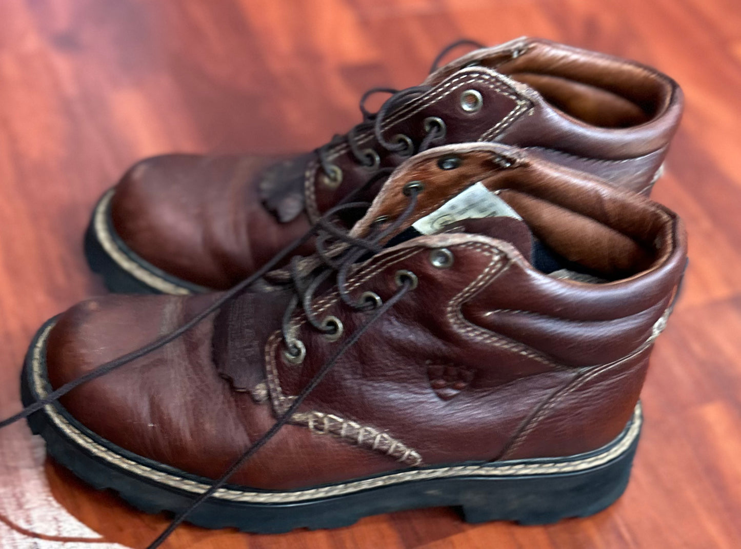 Ariat size 7B Brown short boots