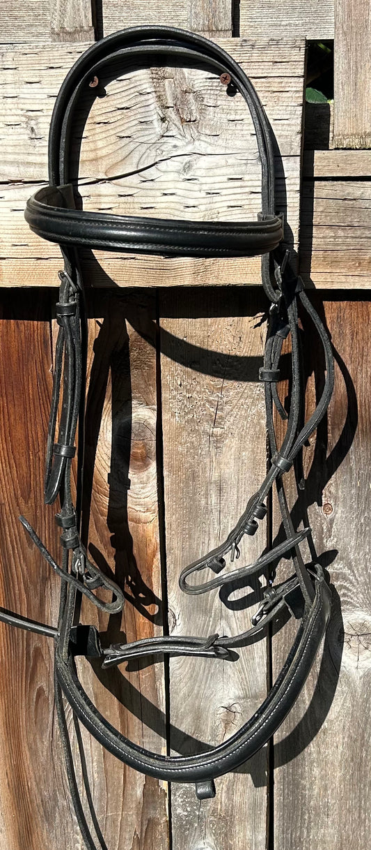 XF black bridle. Crank noseband missing flash