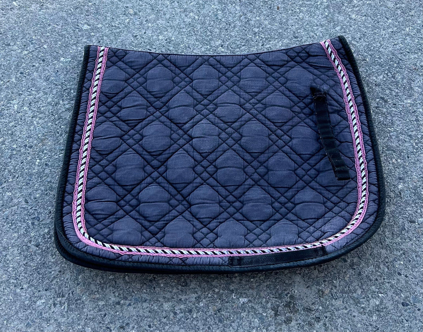 Shedrow dressage pad faded black with pink trim