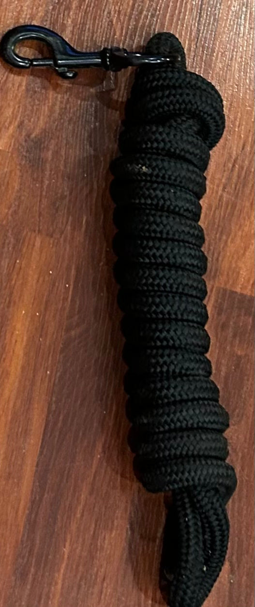 Black lead rope