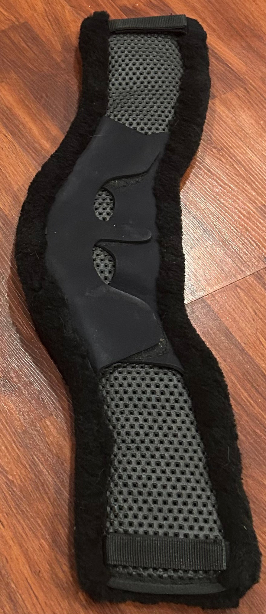 Total saddle fit 30” end to end (says Medium) fleece girth cover black