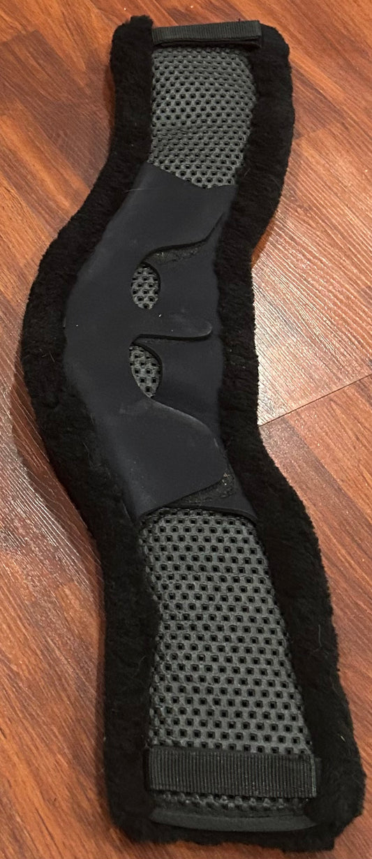 Total saddle fit 30” end to end (says Medium) fleece girth cover black