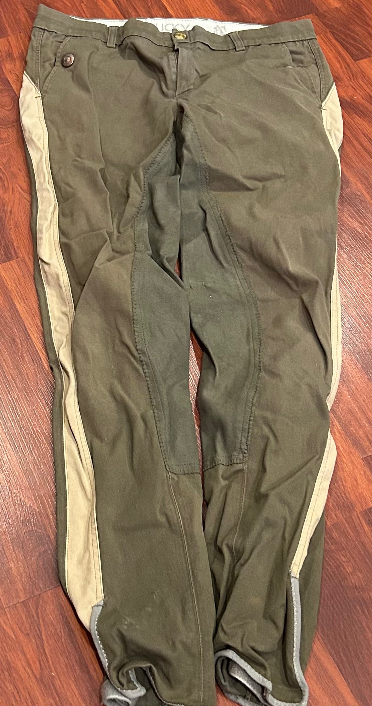 Kentucky size 30 (44 measure 30”) green full seat breeches. Velcro ankles.
