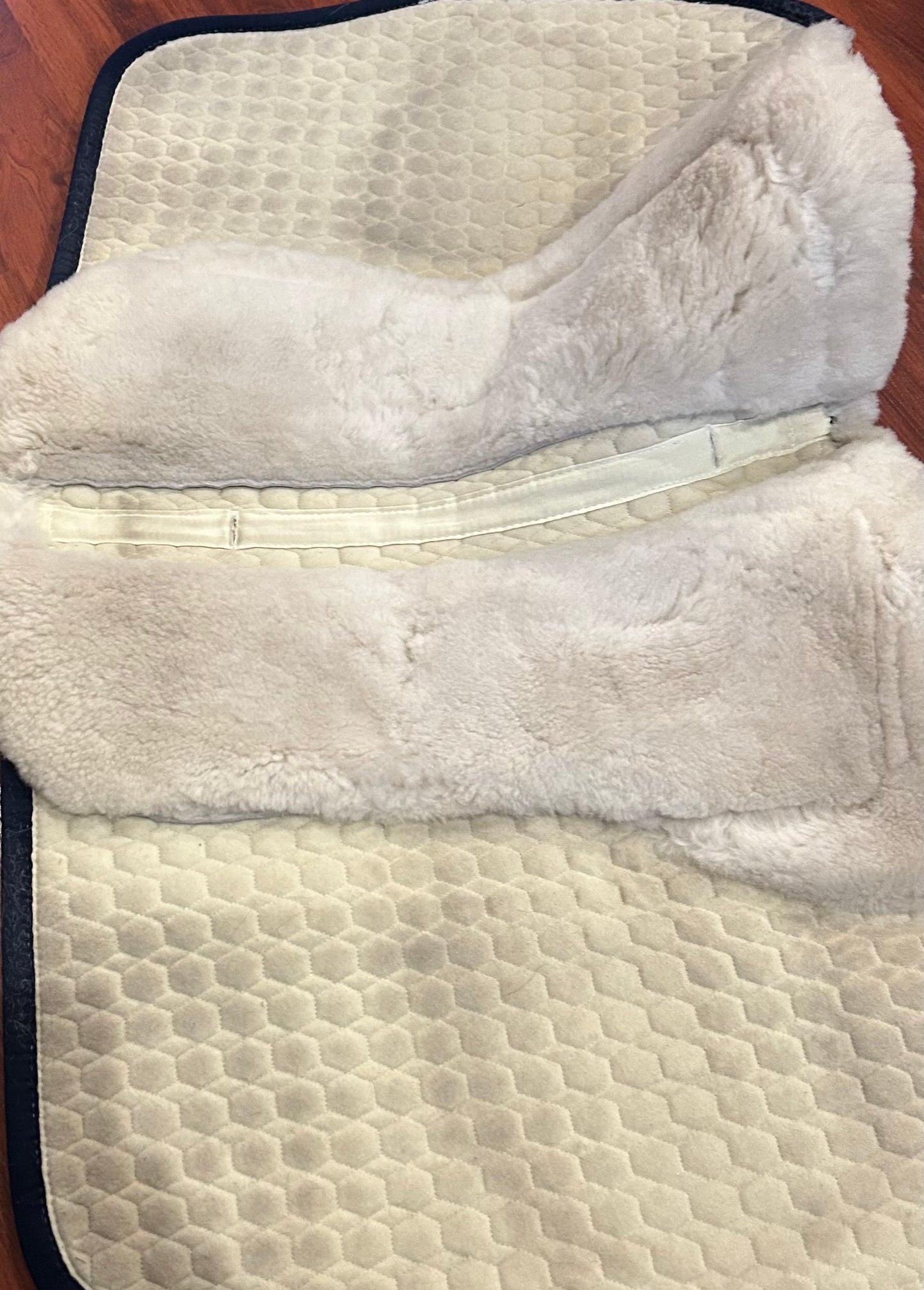 Mattes medium sheepskin dressage pad white with navy/blue/gold trim