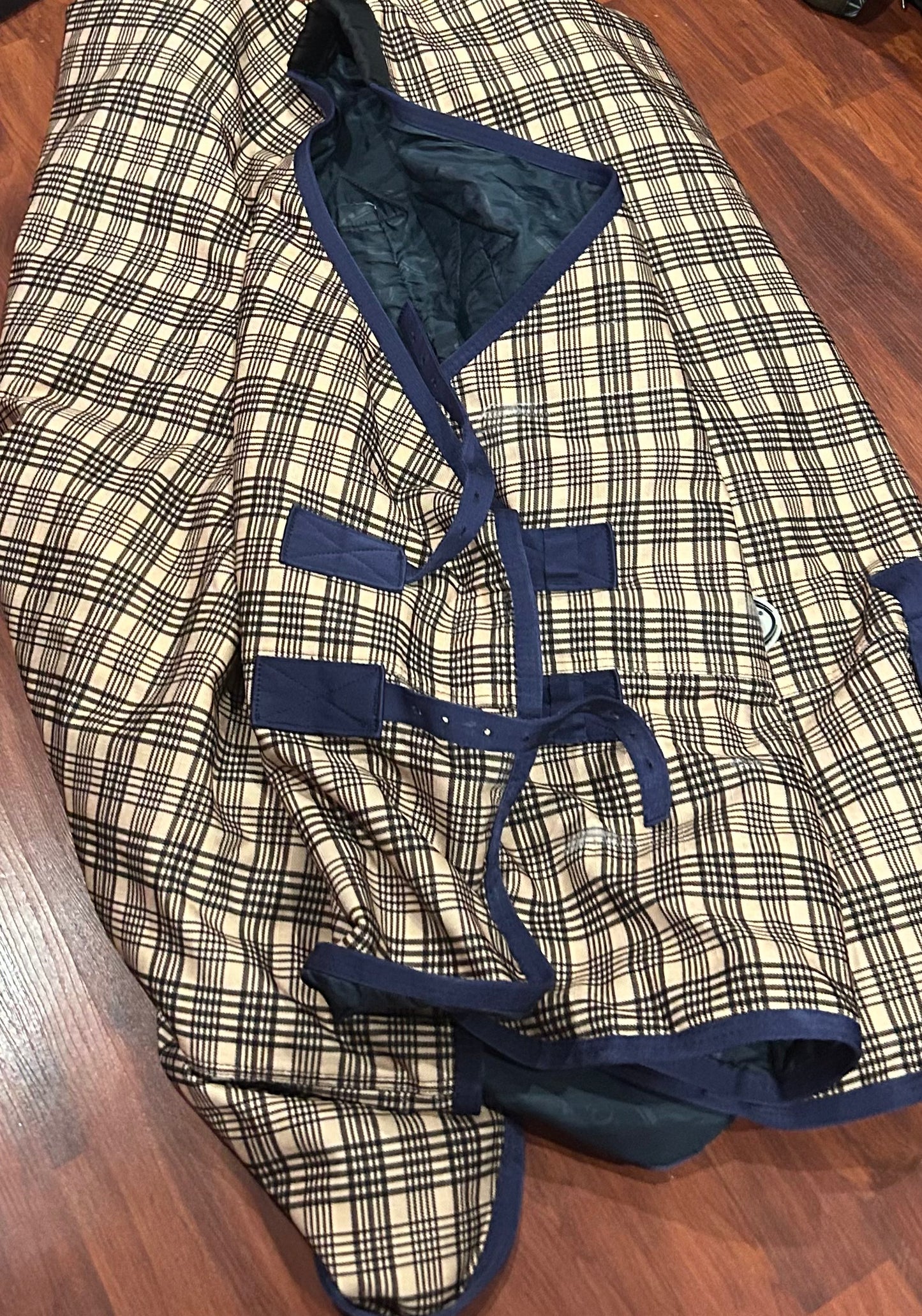 84” shedrow winter blanket. Some rips do not affect use.