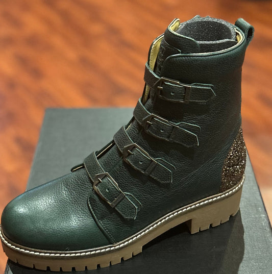 Kingsley size 41 nova boots green. New