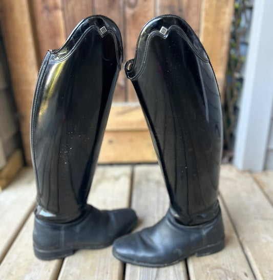 DeNiro Giotto boots 38 MC M size 7.5 15” calf 18.5” tall to ground. Patent trim.