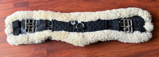 20” Leveza sheepskin girth. Some hair on it