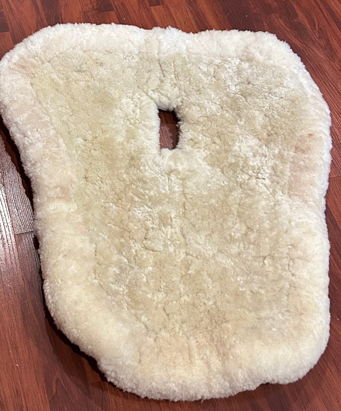 Fleeceworks sheepskin half pad 17” saddle area. Wither cut out.