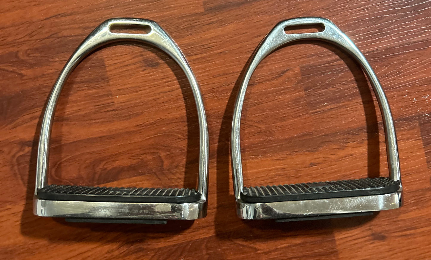 Stubben Fillis stirrup irons 5”