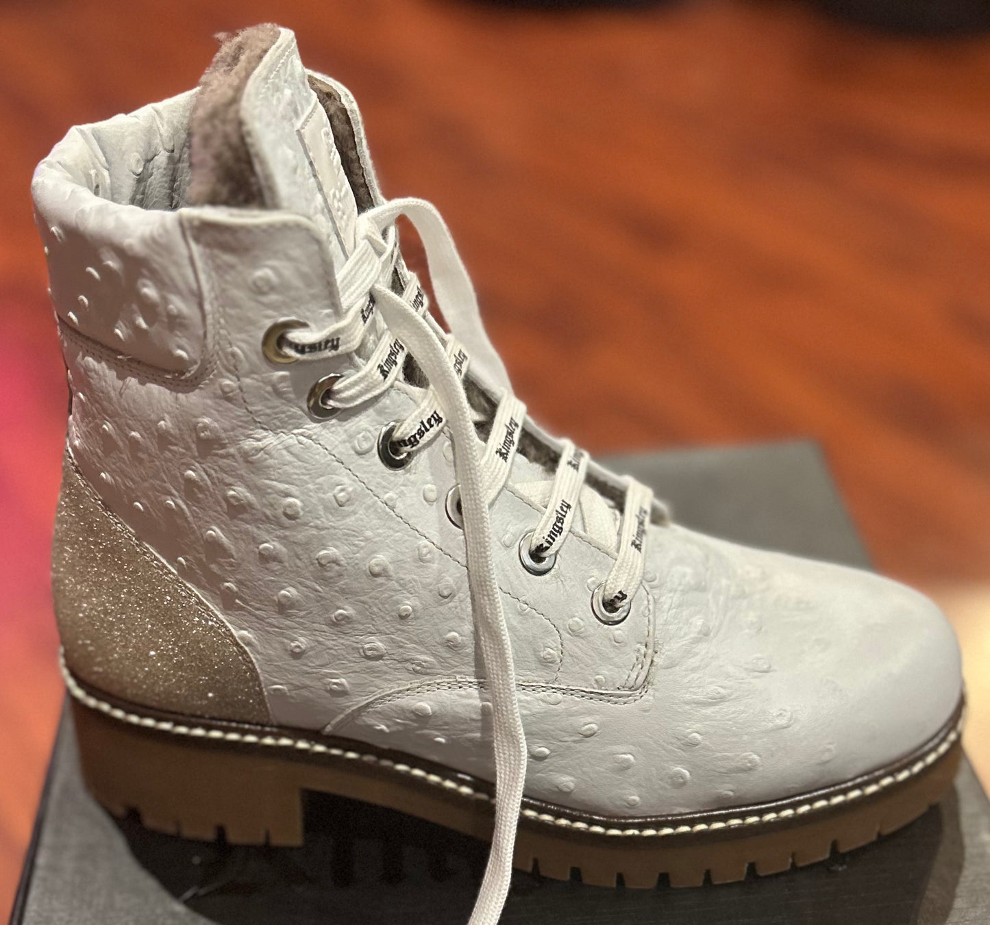 Kingsley size 39 Regina boots white. New