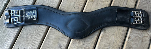 26” Fairfax standard gauge dressage girth. Like new.