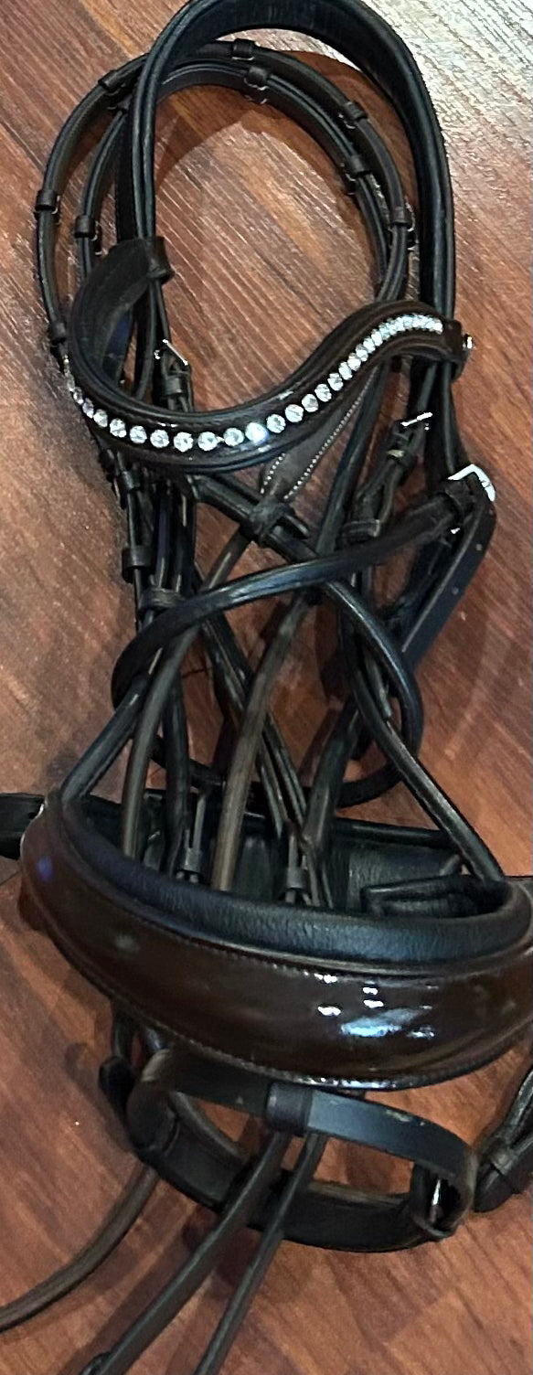 Solo Brown snaffle bridle full size with reins