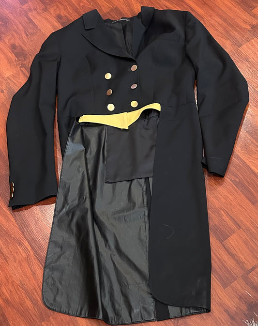 Platinum size 8R black tail coat. Lined tails.