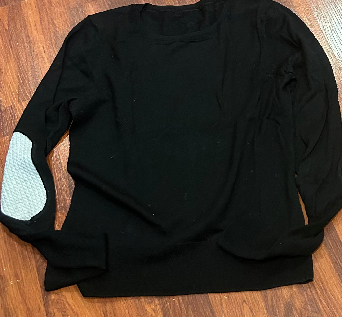 XS Asmar black light sweater