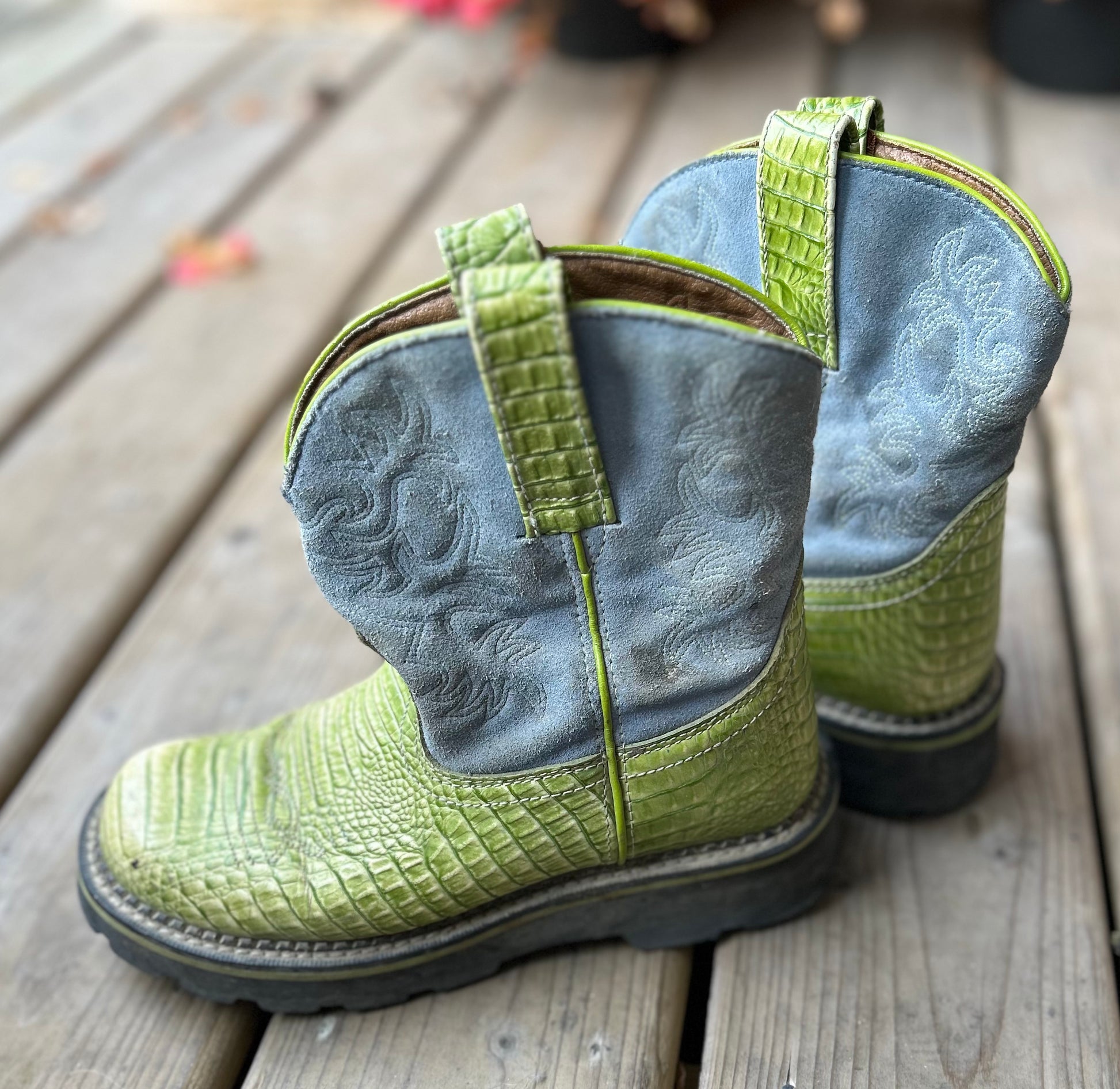 Ariat fat baby’s grey and lime1